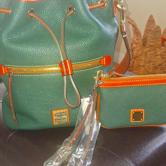 2 ITEMS🤗🦆Dooney & Bourke Pebble Leather Drawstring Bag AND Medium Wristlet - Picture 1 of 8